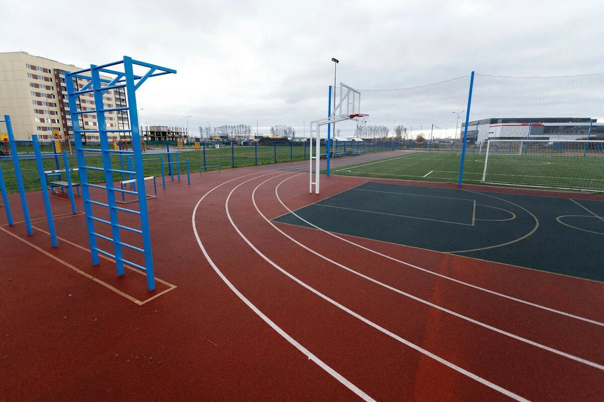 Сооружения для физкультурно спортивных занятий. Спортивная площадка. Школьная спортивная площадка. Современные спортивные площадки. Спортивная площадка в школе.
