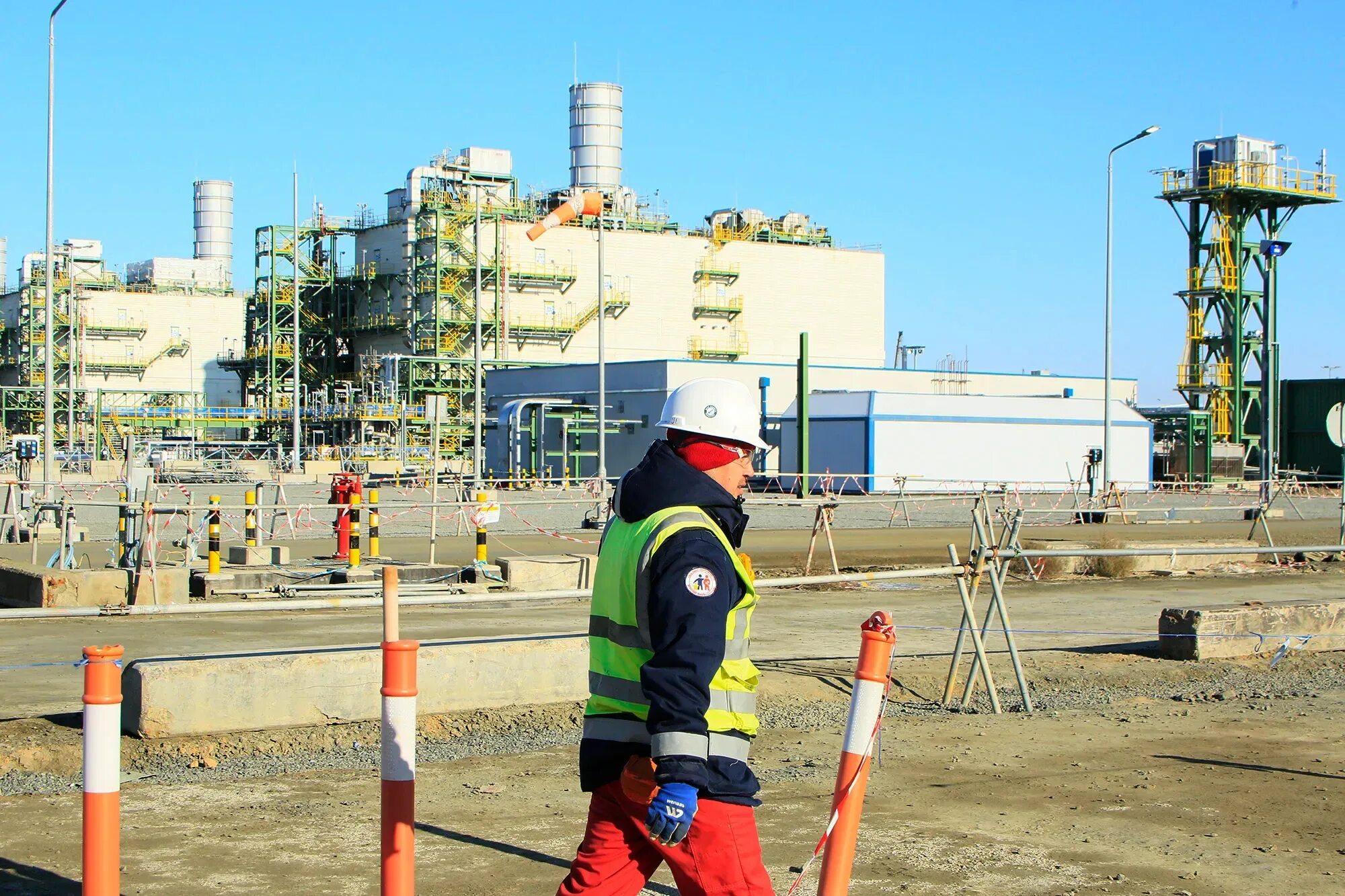 Нефтяная качалка. Добыча нефти фото. Нефтяные новости. Нефтедобывающий комплекс ирак. Добыча нефти.