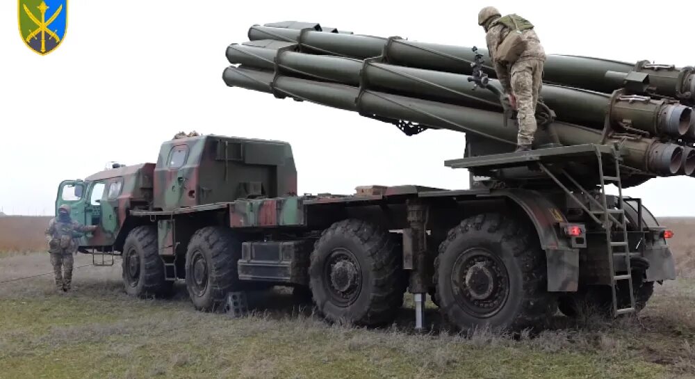 Торнадо рсзо. 9т255 транспортно-заряжающая машина. Ураган-1м реактивная система залпового огня. Рсзо смерч ракета. Реактивная система залпового огня 9к58 смерч.