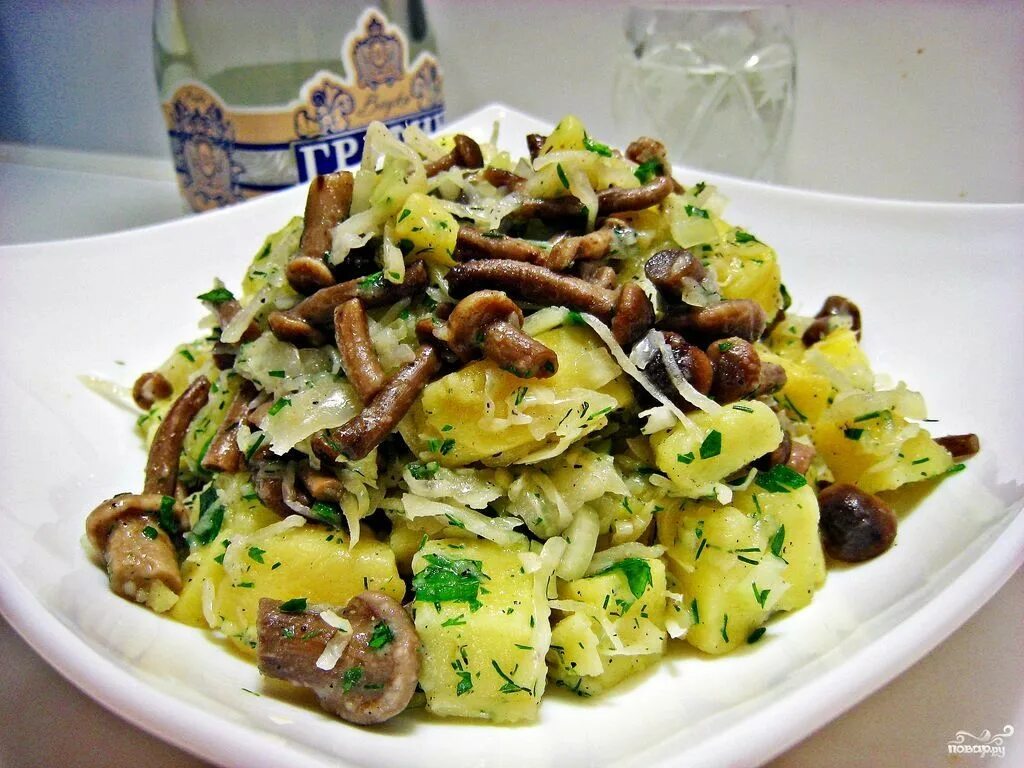 Вкусный салат с жареными шампиньонами рецепт