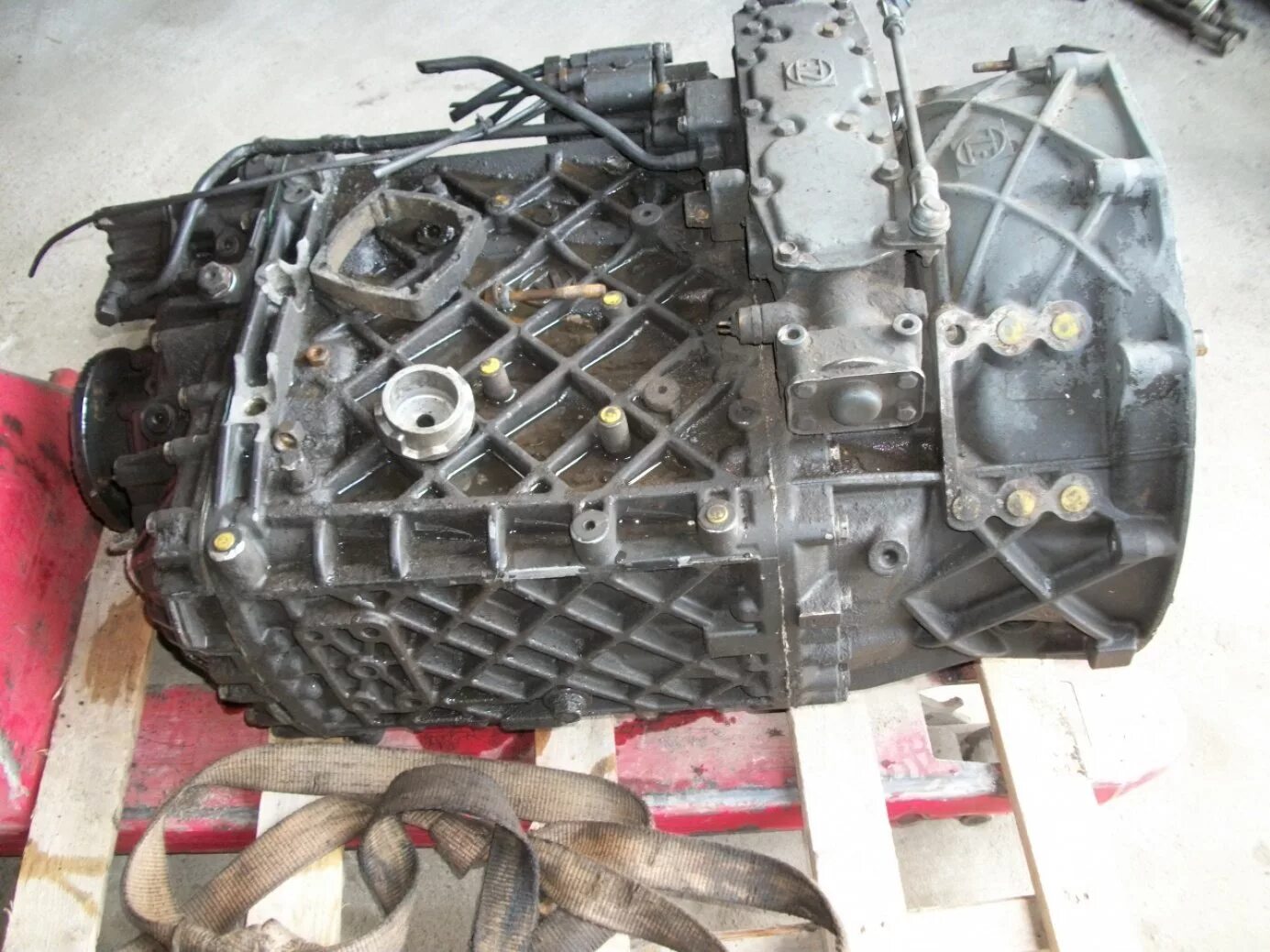 Коробка ZF 16s1820. КПП ZF 16s1820. КПП ЗФ 16 Ивеко. Сапун КПП zf16 Iveco. 16 серых коробок на китайском