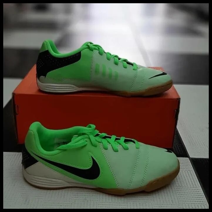 Nike ctr360. Nike ctr360 футзалки. Nike CTR 360 футзалки 2014. CTR 360 серо зелёные. Футзал 360