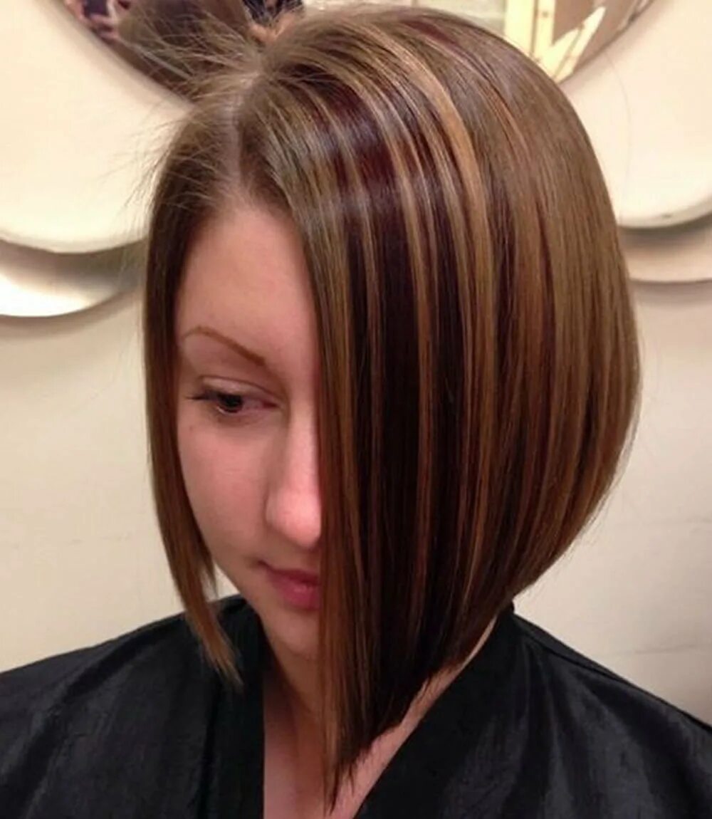 Удлиненное каре мелирование и тонирование. Мелирование прядями каре. Мелирование волос на каре. Мелирование прядями каре. Мелирование на тёмные волосы каре.