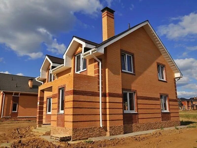 стройка коттеджа. строящийся коттедж. проекты домов из кирпича. строящееся здание. какая компания строит дом в районе.