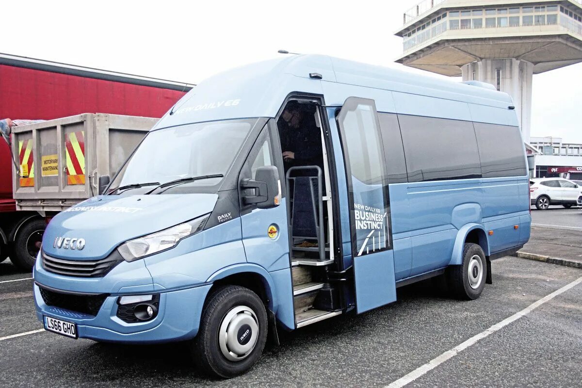 Бус ивеко. Ивеко дейли 2025. iveco daily 2012 пассажирский. микроавтобус «iveco daily» 2025. микроавтобус ивеко дейли 2025.