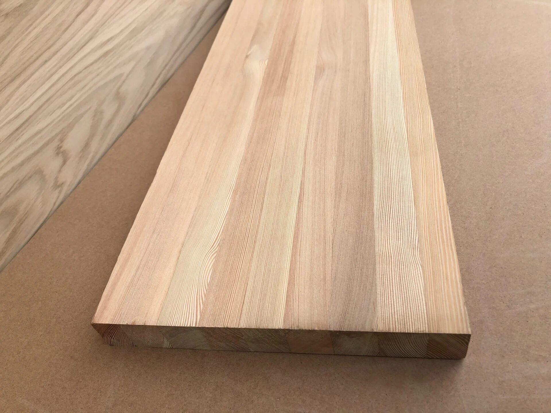 Мебельный щит лиственница 40 мм цельноламельный. Щит сращенноламельный лиственница. Цельноламельный щит лиственницы. Лиственница щит цельноламельный. Цельноламельный щит лиственницы.