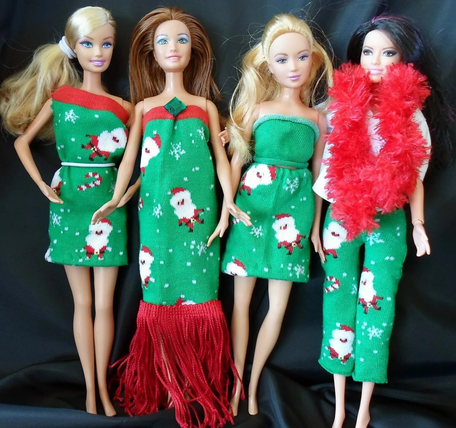 Какую одежду для кукол. Одежда для кукол. Одежда для Барби из носков. Платья для кукол. Одежда для кукол Барби.