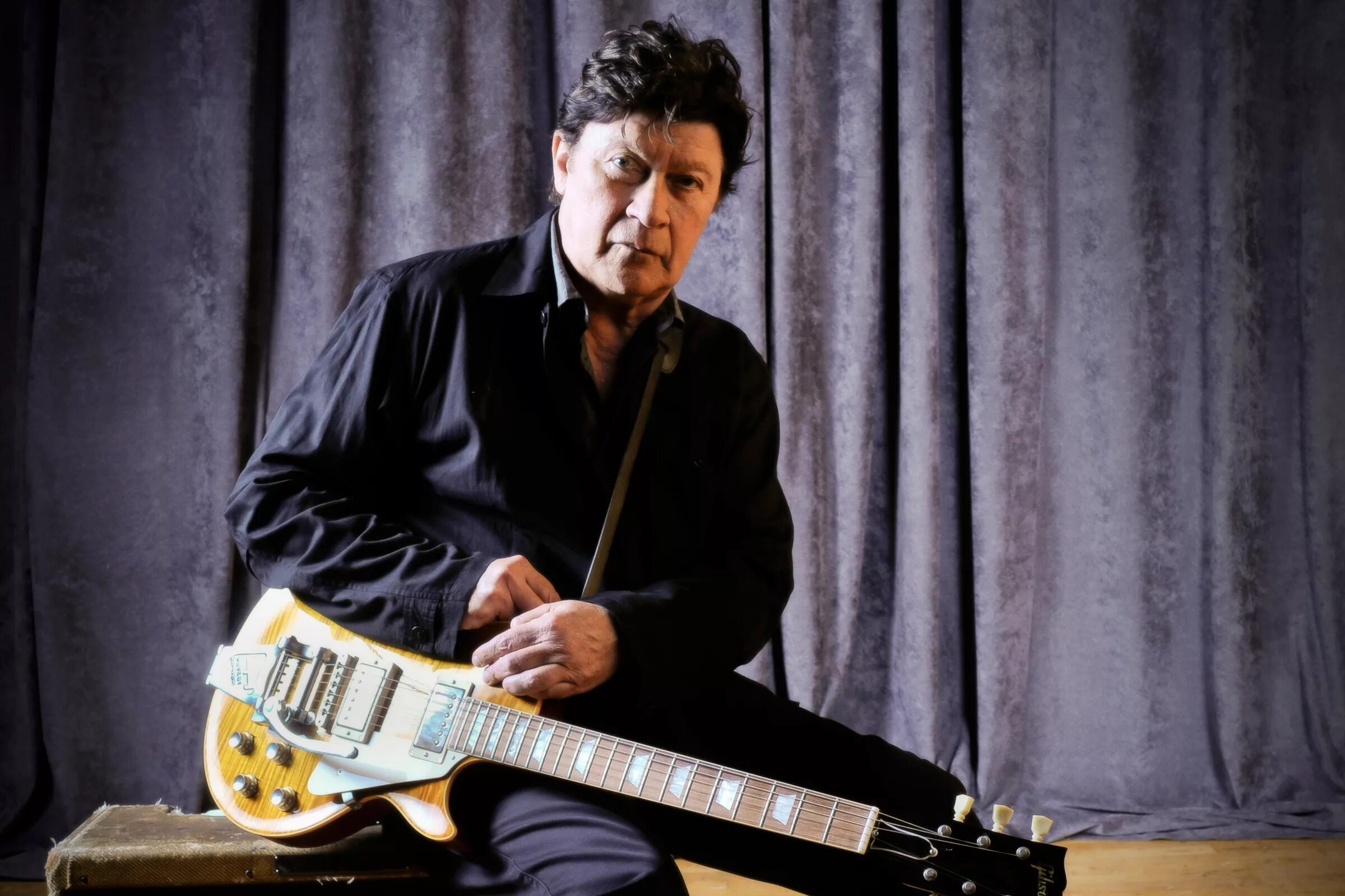 Робби робертсон. Robbie robertson the band. Jamie mccool певец. Robbie robertson. Робби робертсон.