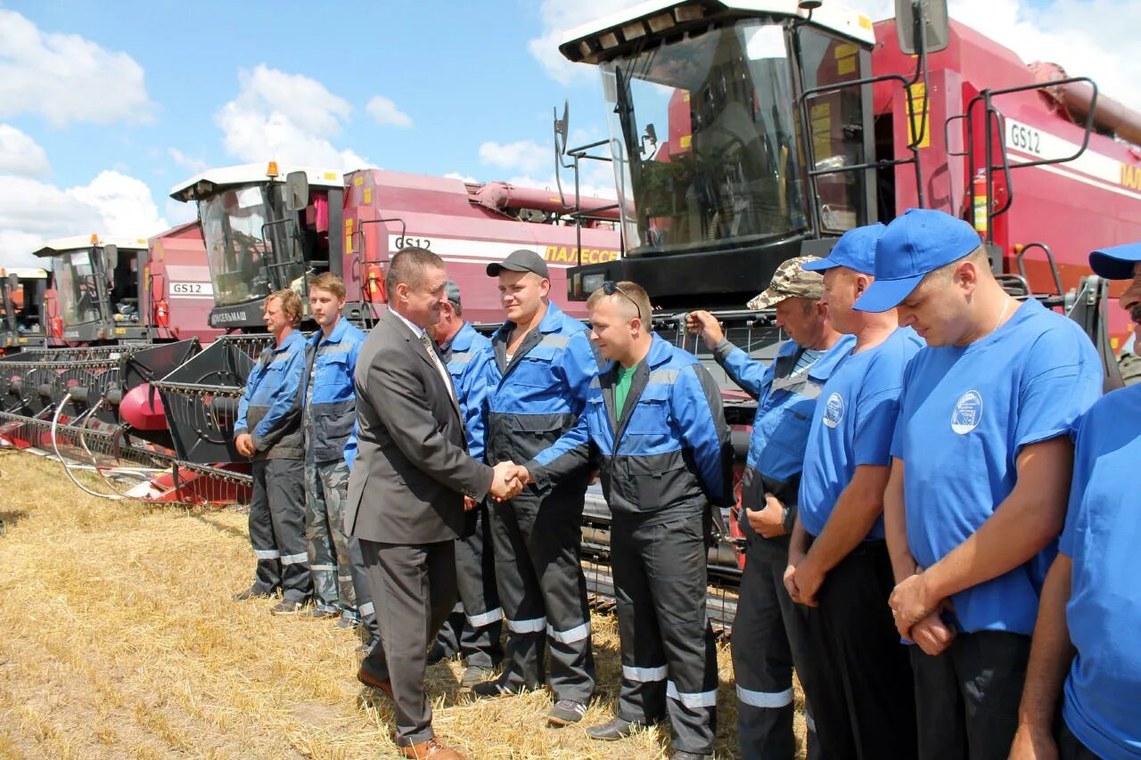 Белорусский колхоз. Сельское хозяйство белоруси. Современные колхозы в белоруссии. Колхозы в белоруссии. Белорусский колхоз.