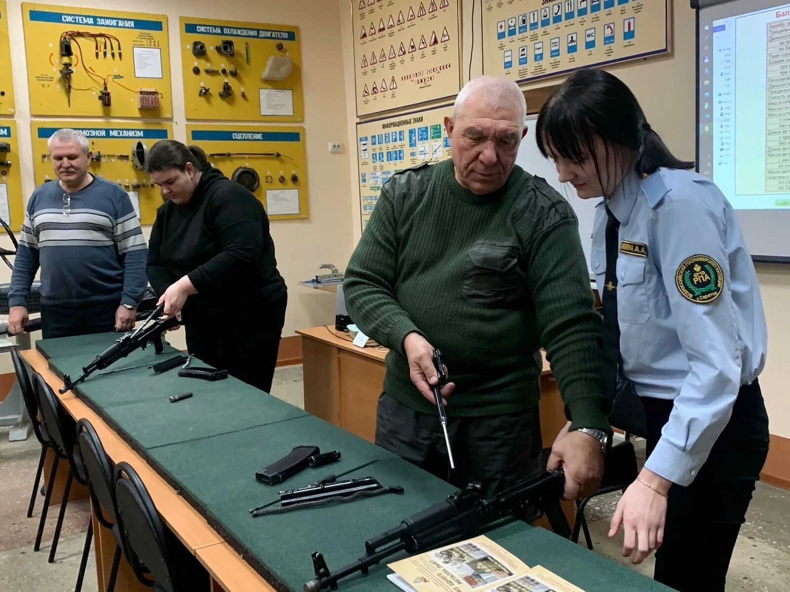 Начальная Военная подготовка в школе. Уроки в школах по военной подготовк. Российская школа Военная подготовка. Подготовка российских военных. Начальная военная подготовка 2024