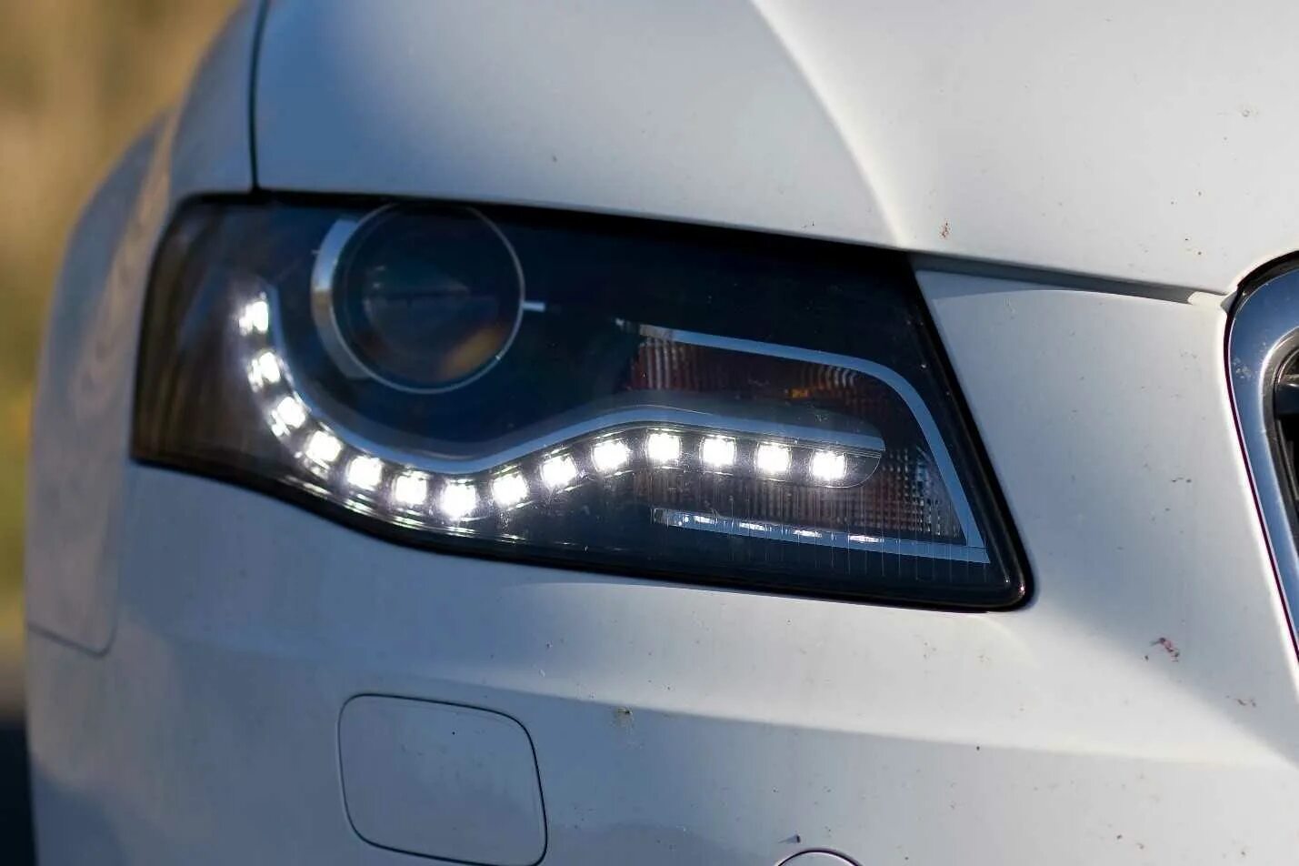 Дхо фото. ДХО daytime Running Light. ДХО a4 b8. Фара дневного ходового огня. Дневные ходовые огни на машине.