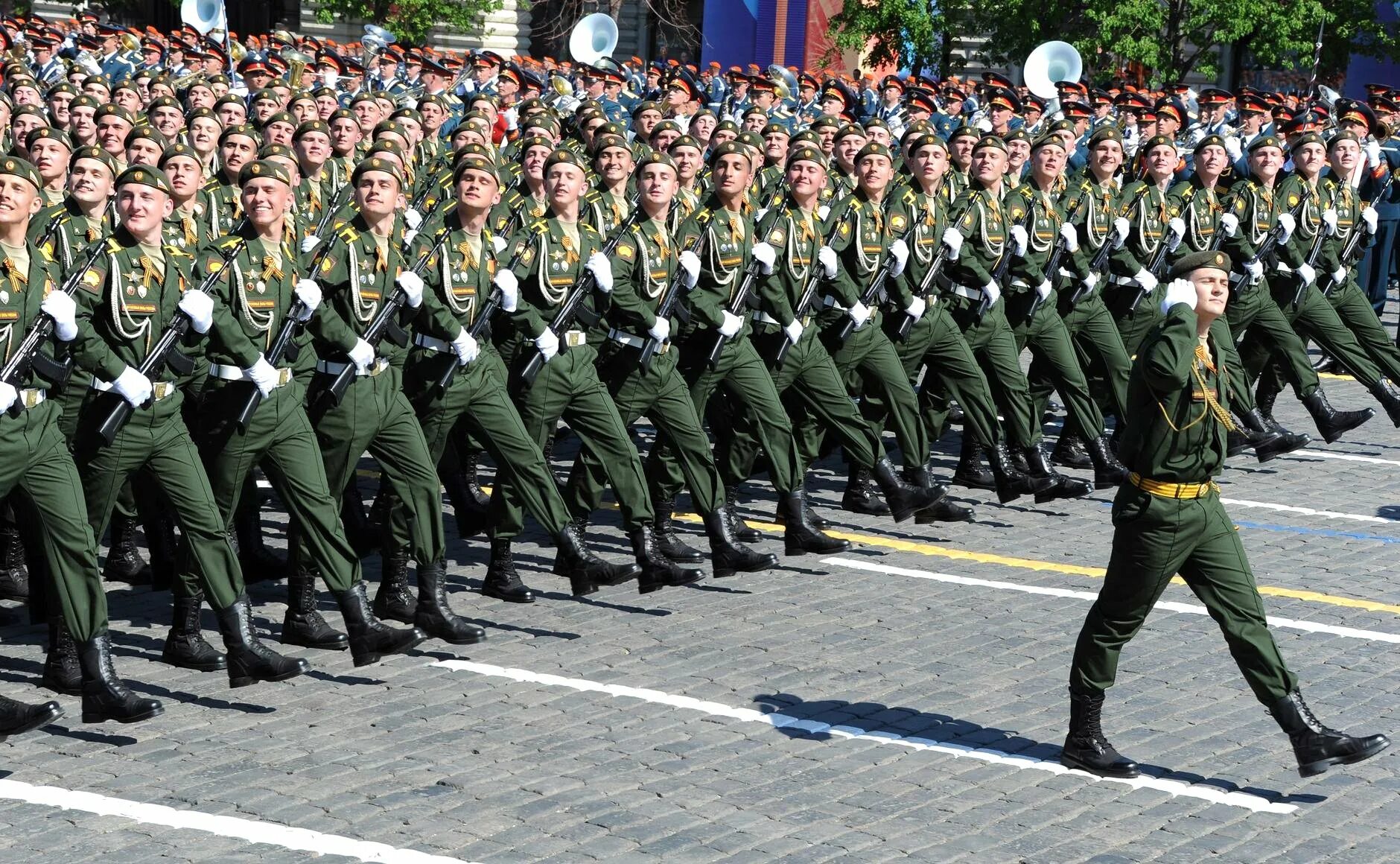 Строй вс рф. Военный парад. Солдаты на параде. Парад войск России. Российская армия парад.