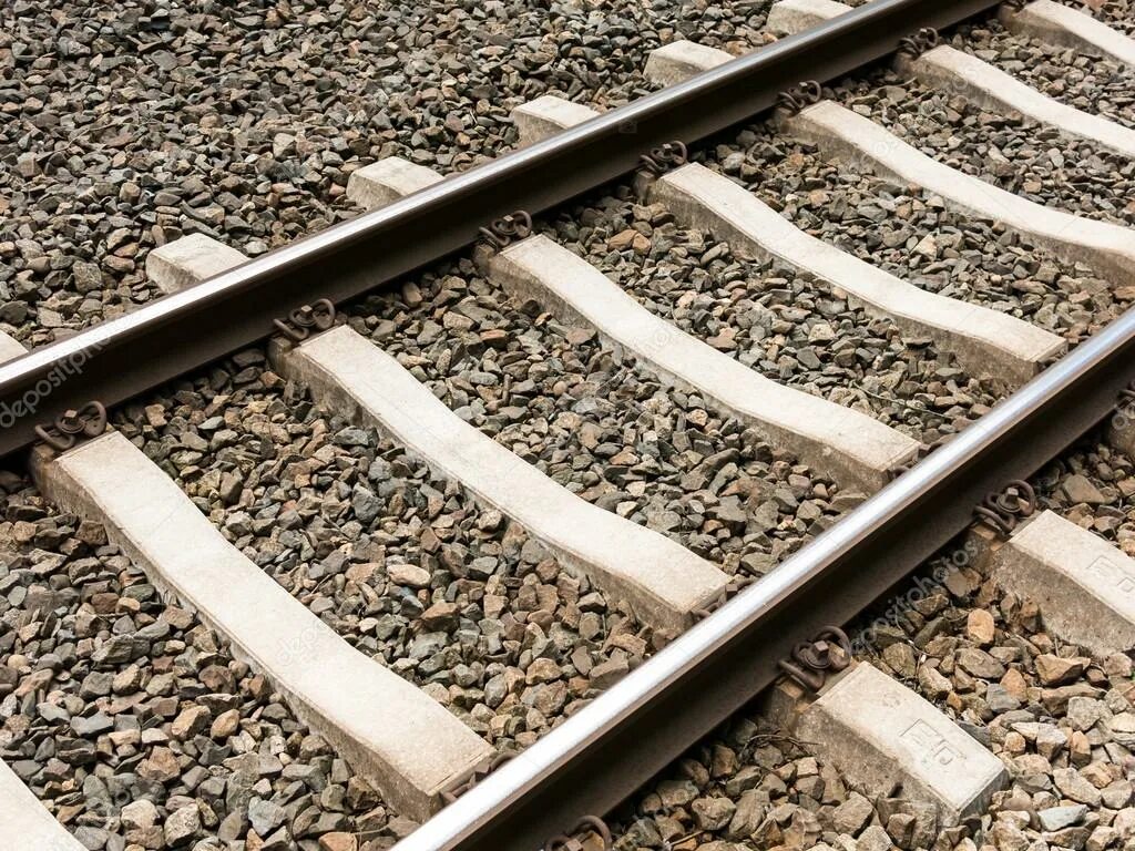 путь на щебеночном балласте. балласт ржд. щебеночный балласт на жд. балласт ржд. балластная щебень железнодорожного пути.