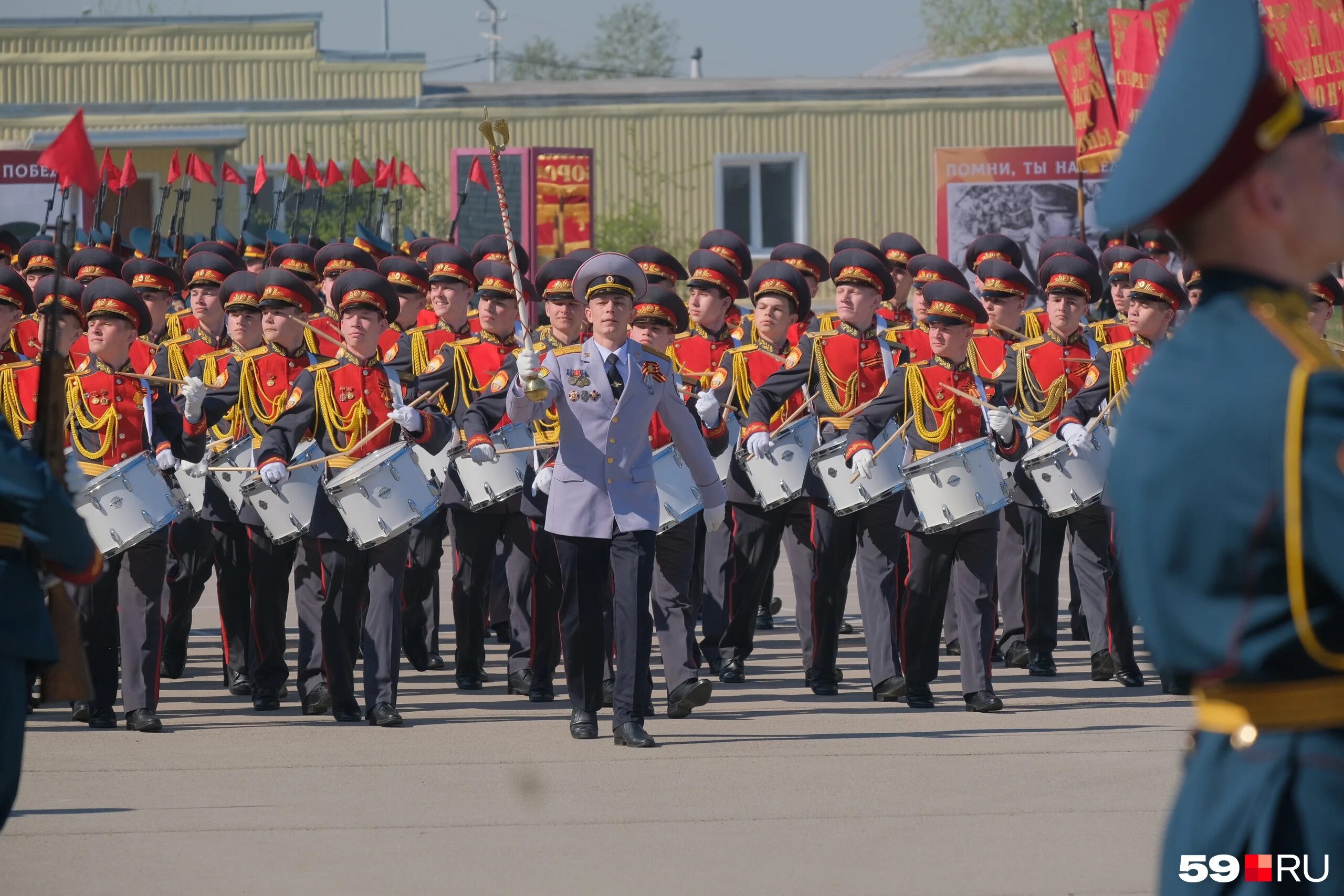 Пермский парад. 9 Мая Пермь. Парад Победы в Перми, 9 мая 2023 года. Парад 9 мая 2022 Пермь. Озерск парад ветераны.