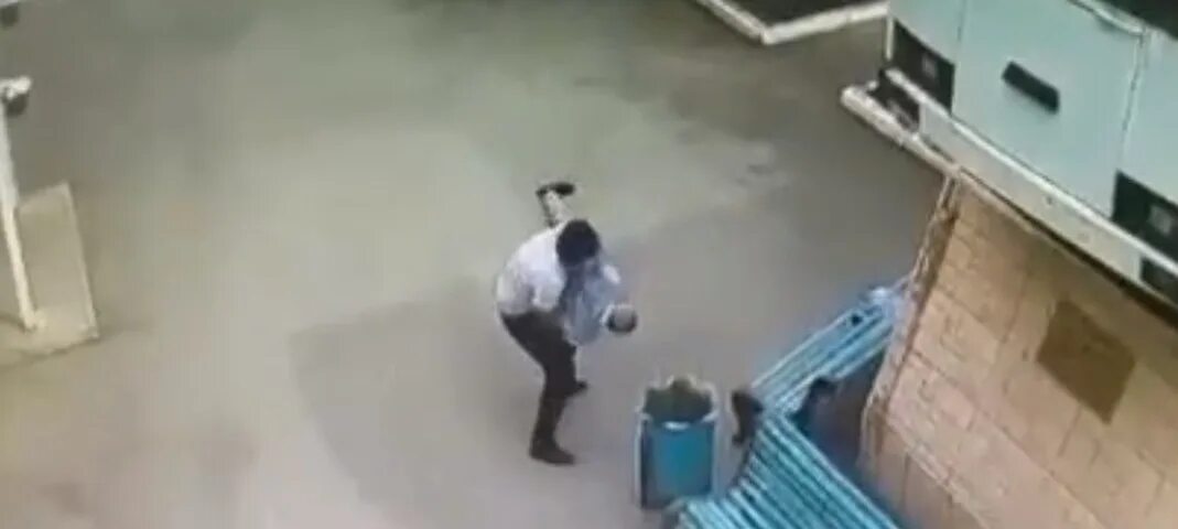 Камеры видеонаблюдения в психушке. Снимки с камер видеонаблюдения. Камера видеонаблюдения ночью. Видео с камер что случилось с ариной. Угон автомобиля.