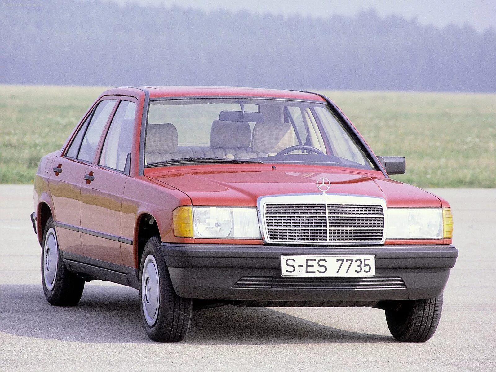 Мерседес 1 поколение. Mercedes-Benz w201. Mercedes-Benz 190 (w201). Мерседес 190 w201. Мерседес 190е.