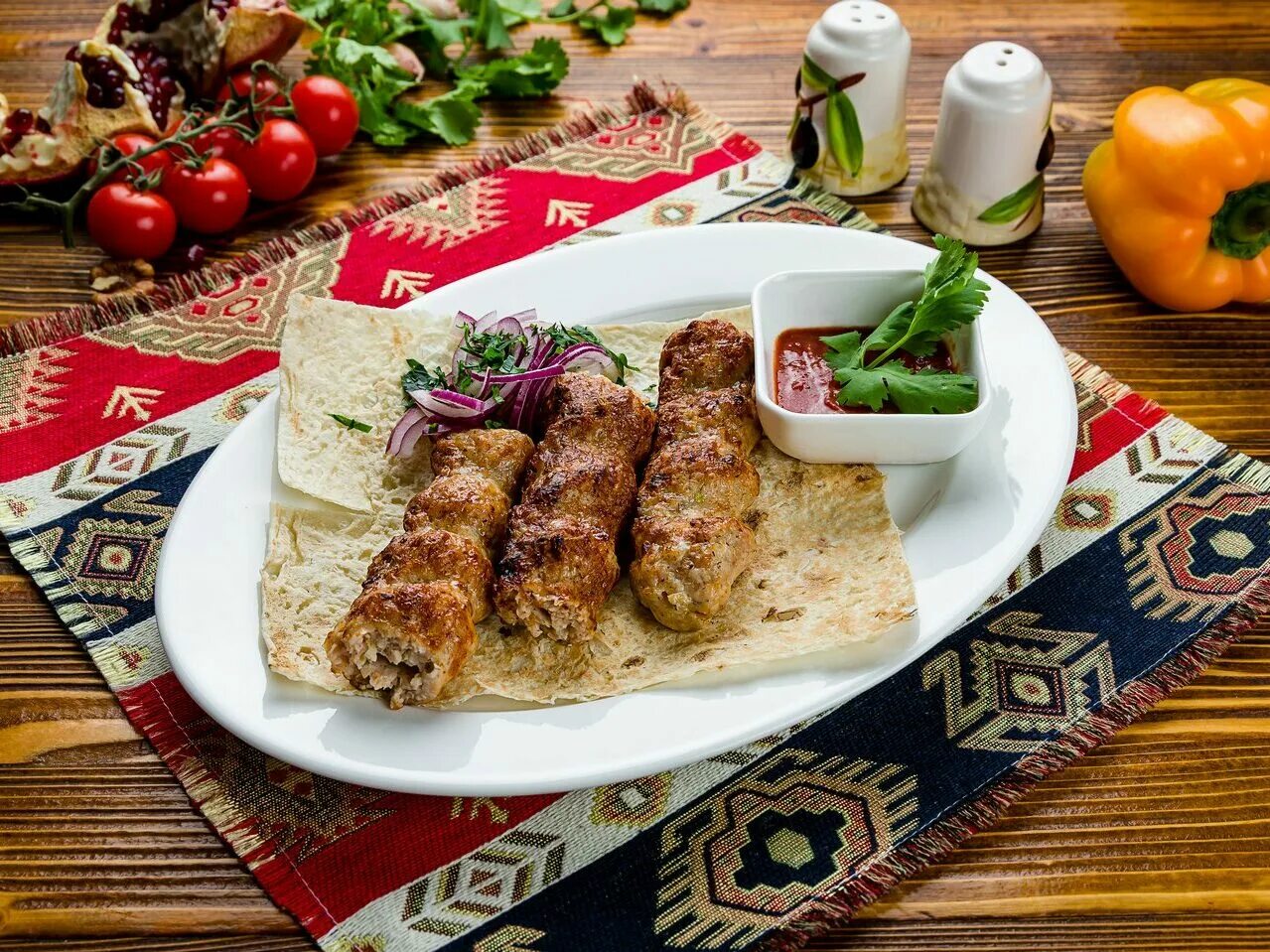 Люля кебаб меню. Люля-кебаб из курицы. Люля из говядины