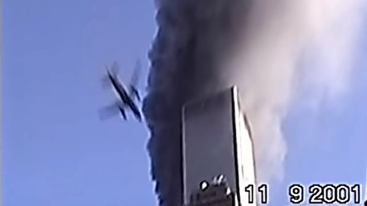 Видео 11 сентября башни близнецы самолет. 11 сентября 2001 первый самолет. 11 сентября 2001 года пентагон. 11 сентября самолет врезался в башни близнецы.