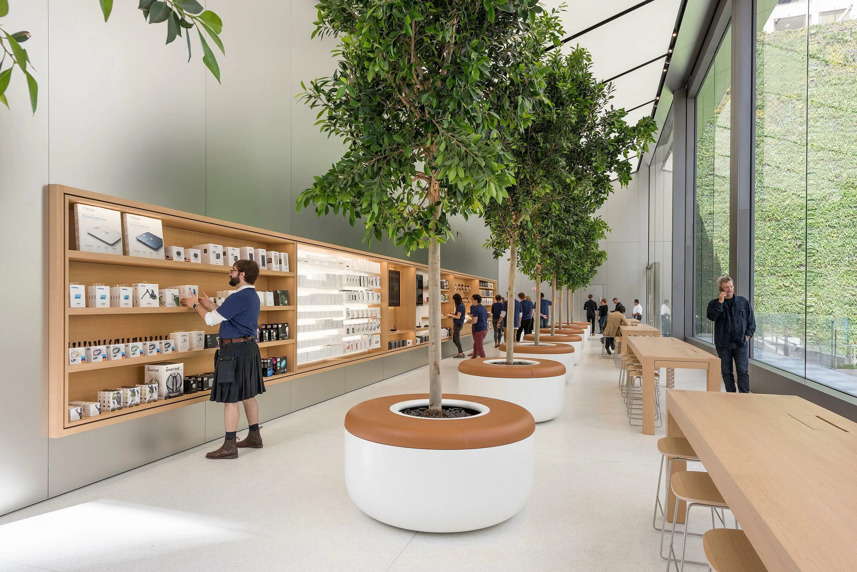 Apple market спб. Apple Store 2021. Apple Store (магазин Apple на Regent Street). Интерьер Apple. Apple Store интерьер.