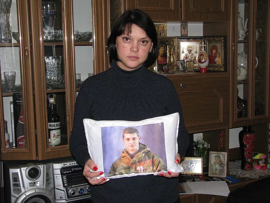 Мама гиви михаила толстых. Мама гиви. Родители гиви. Жена гиви. Гиви донбасс.