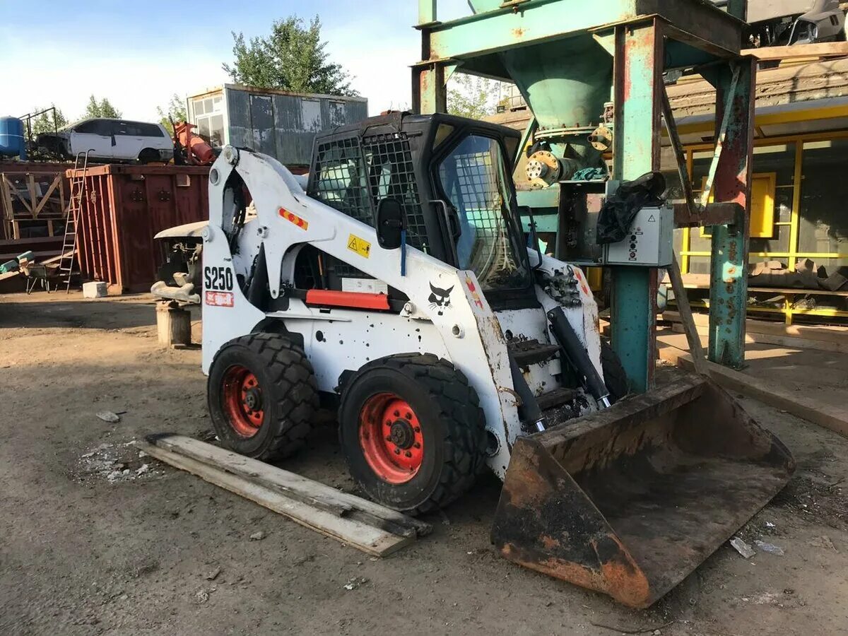 Bobcat s250. Бобкэт s250. Бобкэт 250. Погрузчик Bobcat 250h. Bobcat s530.