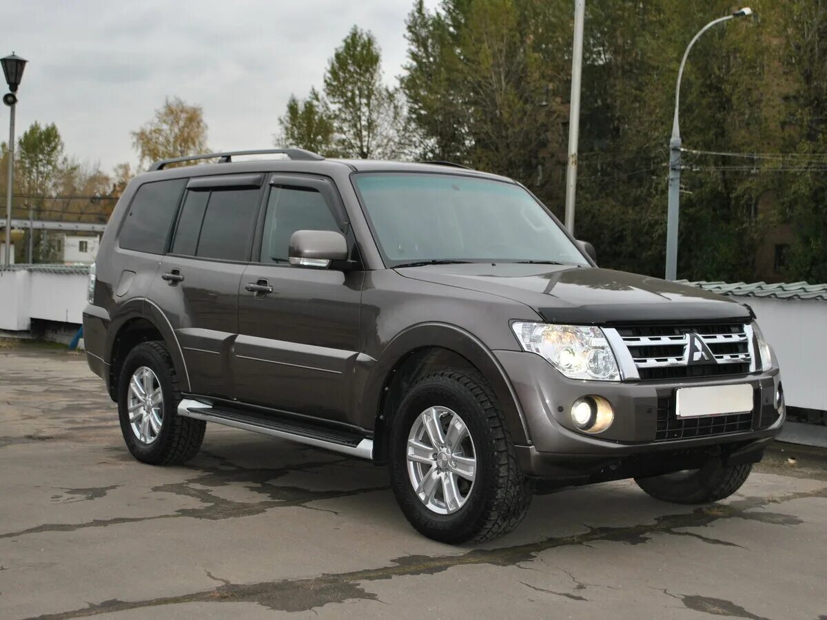 Mitsubishi Pajero 4 серый. Митсубиси Паджеро 2008 белая. Mitsubishi Pajero 2008 белый. Мицубиси Паджеро 4 2011.