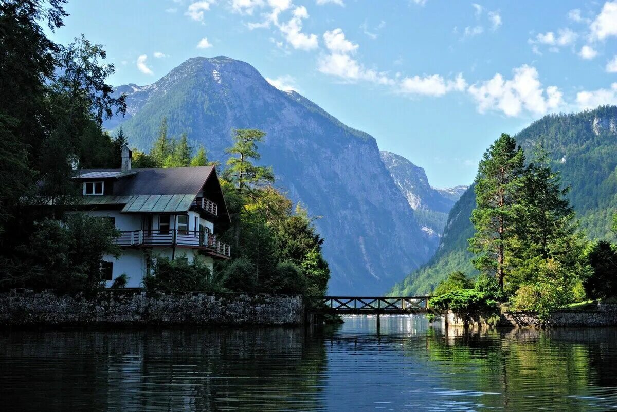 House near the lake. Гальштат Австрия. Озеро, Австрия, Hallstatt. Озеро в Австрии Хальштатт. Фахверк Швейцария горы озеро лес.