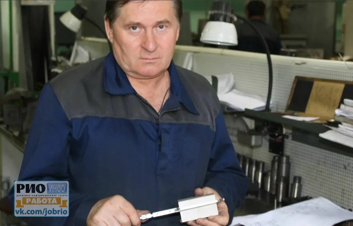 Профессия аппаратчик. Мастер деревообрабатывающего производства. Работяга с завода. Бойко строитель дск. Колпино работа строителем.