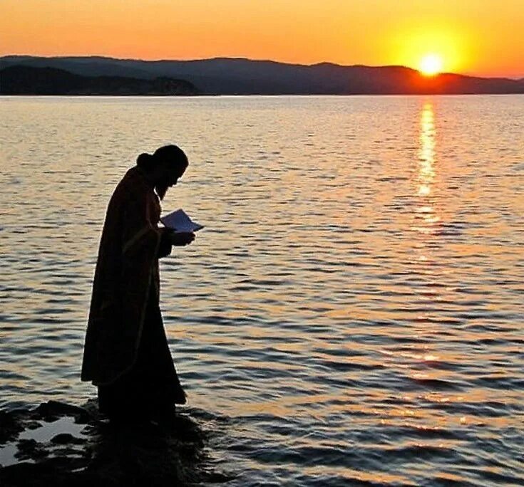 Смиренная жизнь. Смирение фото. Смиренная любовь. Счастливый монах православный. Афонские монахи.