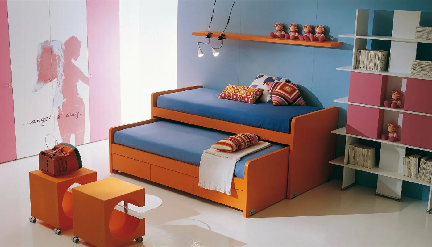 Мягкая выдвижные кровати. Диван-трансформер letti doppi. Выкатная кровать для двоих детей. Выдвижные детские кровати для двоих. Кровать детская выдвижная для двоих.