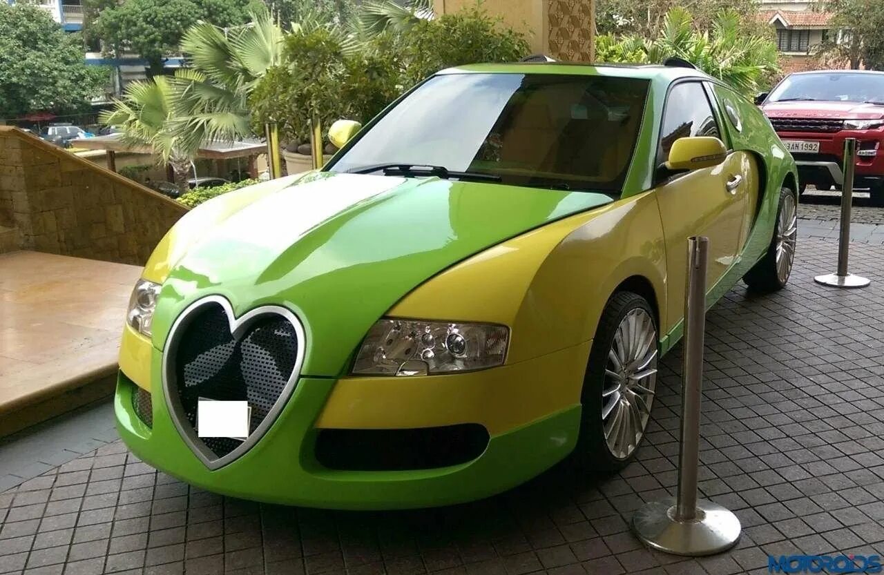 Bugatti Veyron в Индии. Бугатти зеленая. Желто зеленая машина. Зеленый автомобиль. Пародию машин