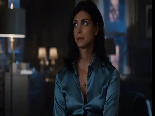 Blue maria. Звёздные врата Морена Баккарин Adria. Morena Baccarin Blouse. Maria Blue. Teal Satin Blouse.