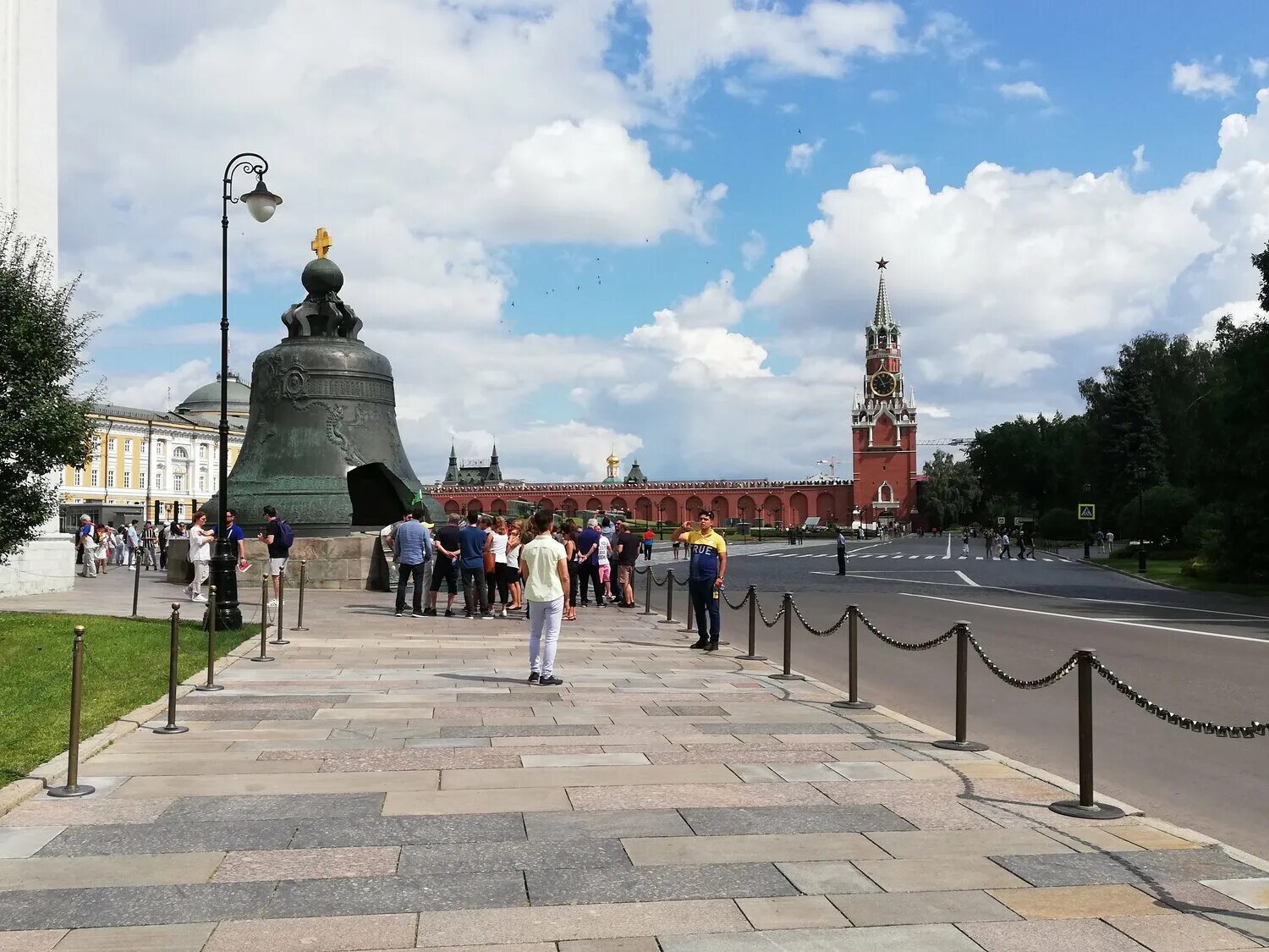 Пешеходная экскурсия по московскому кремлю. Москва кремль кутафья башня. Сокровищница московского кремля. Спасская башня кремля. Пешеходная экскурсия по московскому кремлю.