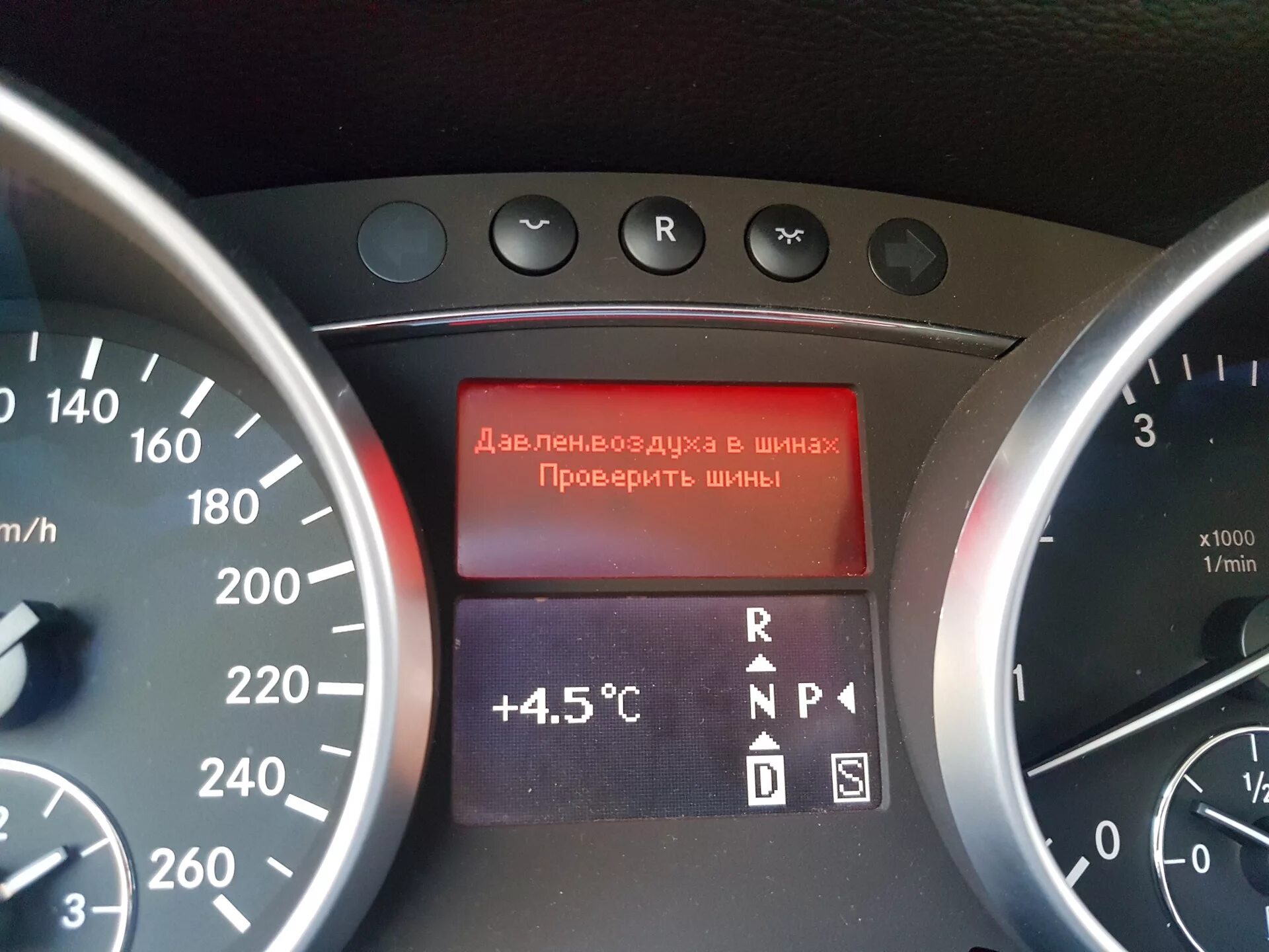 Неисправность системы tpms. Мерседес мл 320 w164 дизель система давления в шинах. Mersedes ml 350 164 датчик давления в шинах. Давление в шинах на мл350 w164. Давление в шинах Мерседес мл 350.