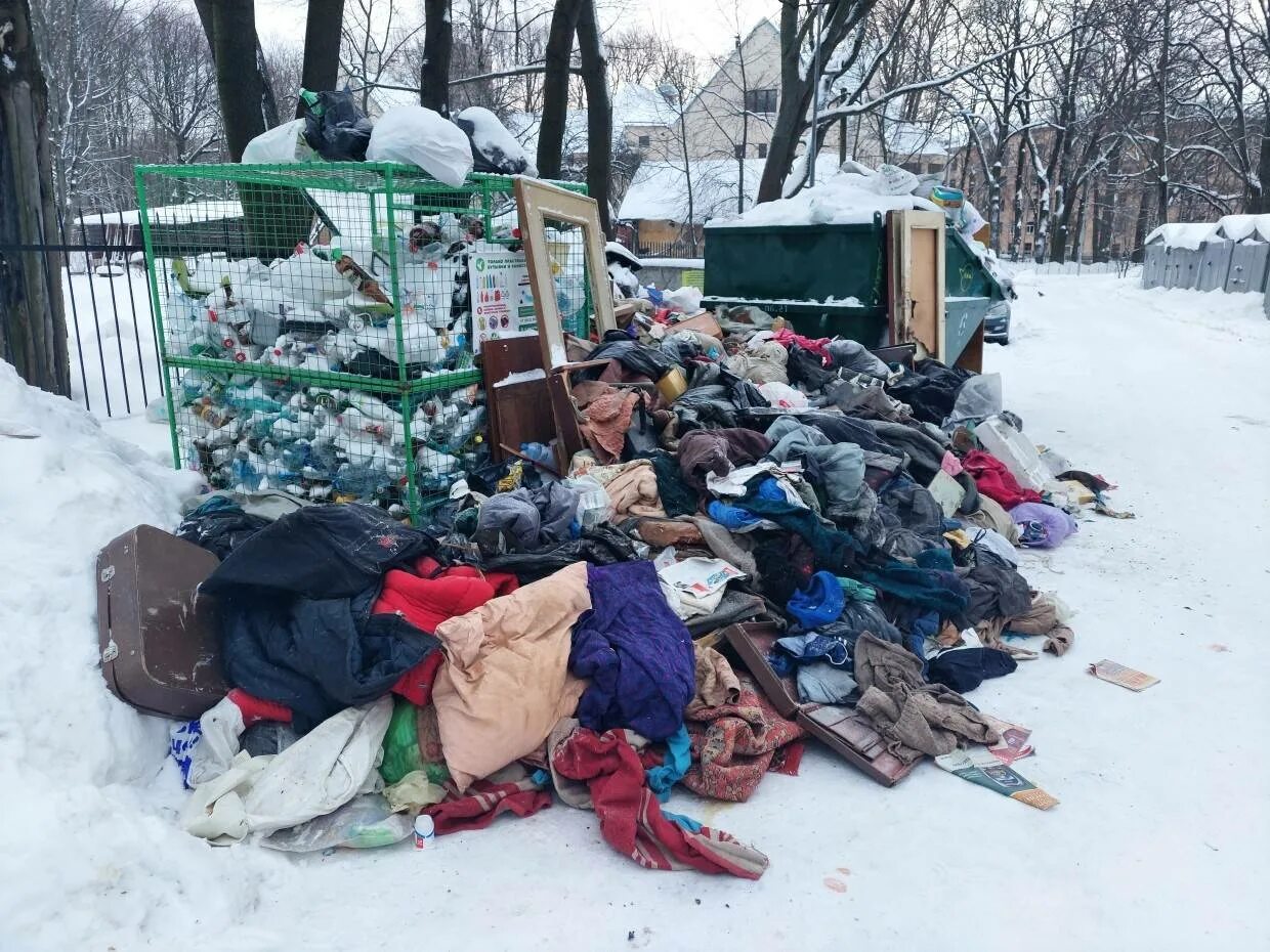 В мусорках Санкт Петербурга Приморского района. Мусорный коллапс в Санкт Петербурге. Питерская мусорка.