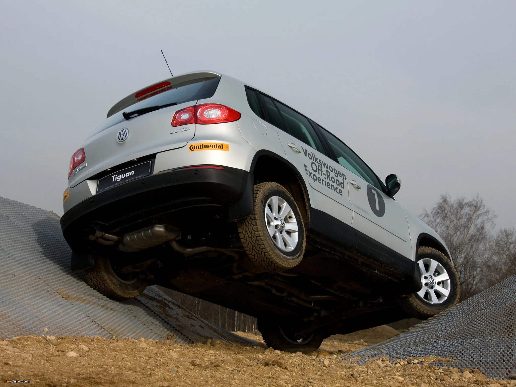 Тигуан диагональное вывешивание. Volkswagen Tiguan track & field 2011-. Фольксваген Тигуан полный привод. Тигуан 2008 полный привод. Volkswagen tiguan привод