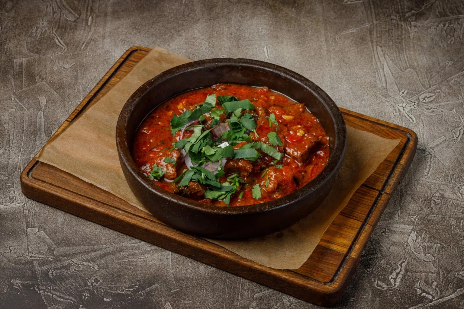 Чашушули по-грузински из говядины. Грузинское блюдо чашушули. Аджапсандали на кеци. Чашушули на кеци по-грузински. Грузинское блюдо чашушули.