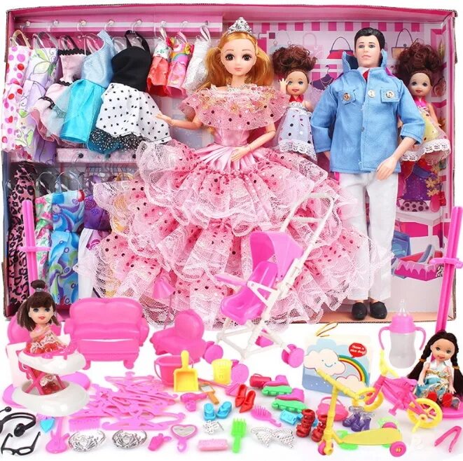 Много игрушек кукол. Подарки для девочек куклы. Куклы Барби наборы с одеждой. Набор кукол для девочек. Красивые Наряды для кукол.