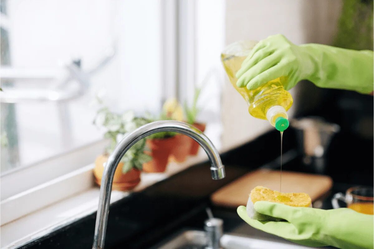 Смесь мытья посуды. Dish Soap для мытья посуды Корея. Губки с чистой посудой. Мытье посуды фото. Dishwashing Liquid.