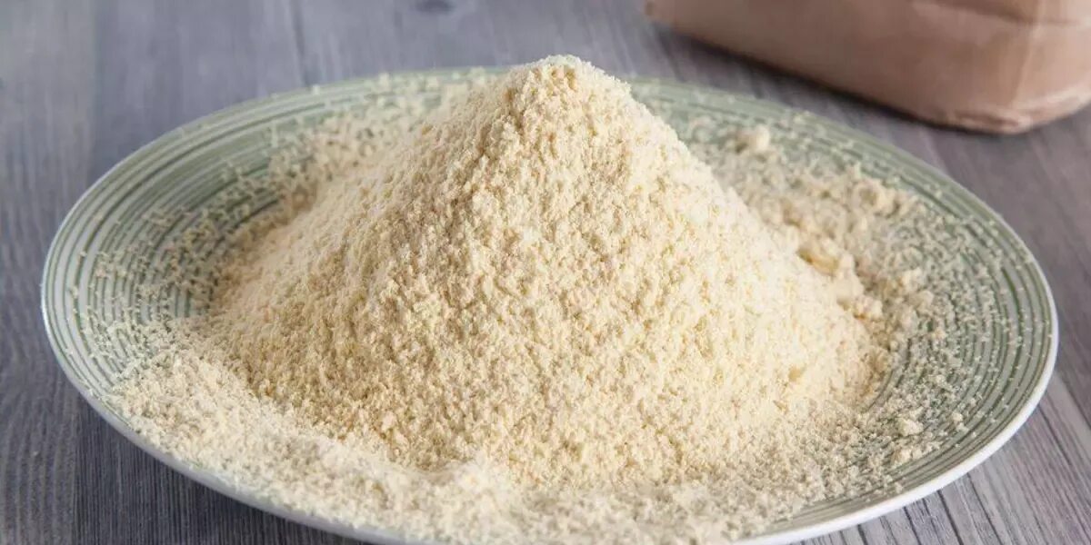 Мука кукурузная мелкая. Кукурузный помол. Маисовая мука. Кукуруза мука. Кукурузный помол.