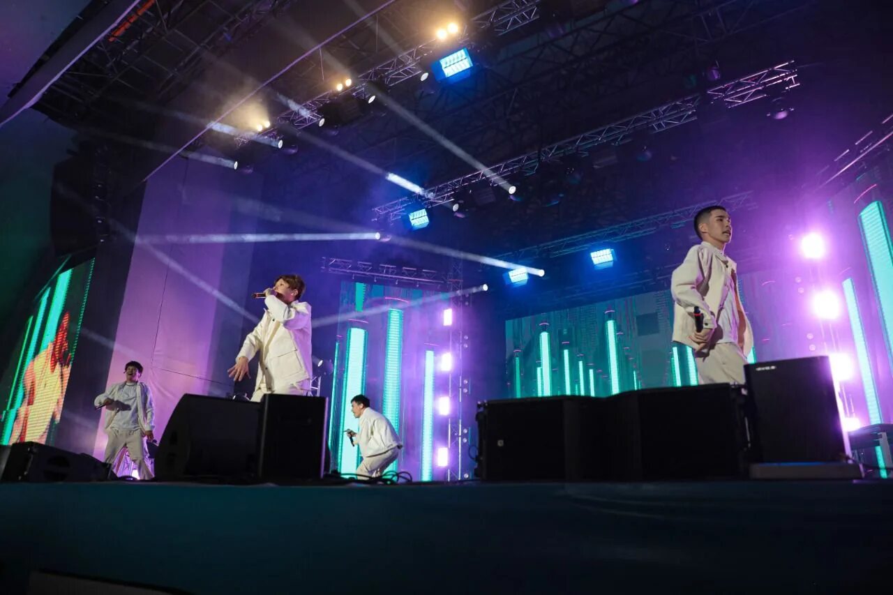 Мирас жугунусов все песни. Мирас жугунусов. мирас 2025 концерт. эстрада. рустем жугунусов биография.