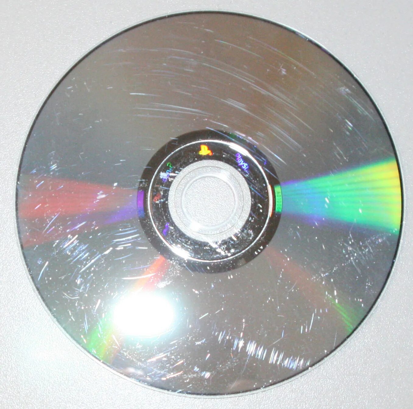 Cd фото. CD - Compact Disk (компакт диск). Лазерный диск. Компакт диск поцарапанный. Царапины на компакт диске.