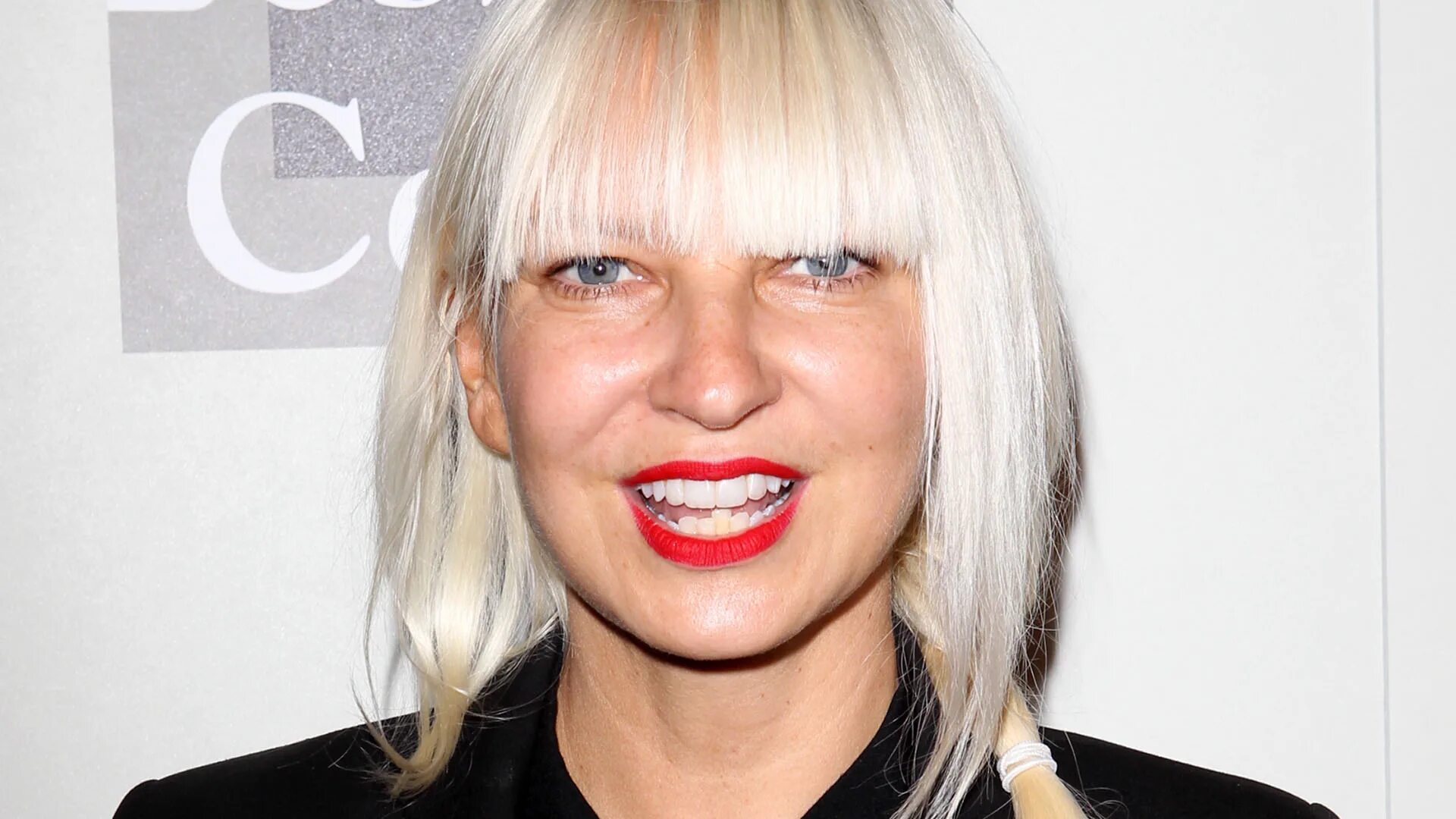 Sia фото певицы. Сия отзывы. Сия отзывы. Сиа фото. Sia певица.