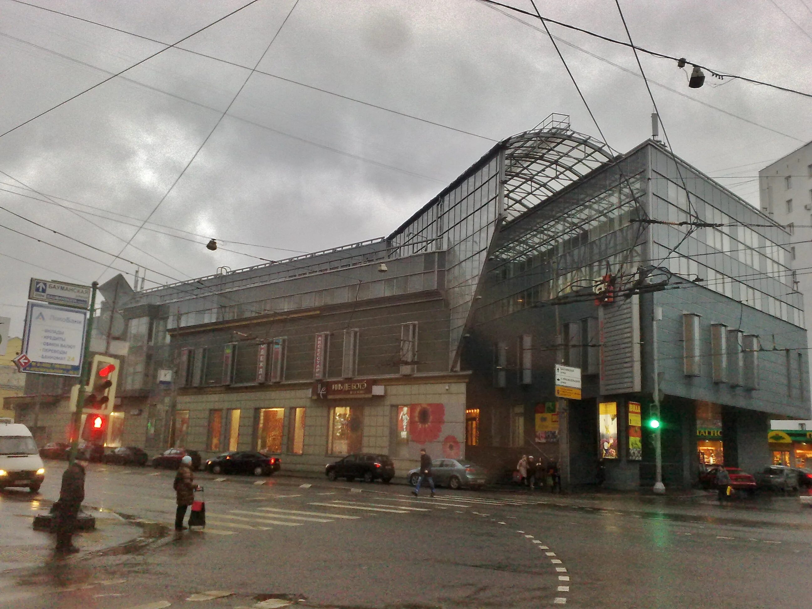 Ул бауманская 32/2. Парковка тц елоховский пассаж. Ул бауманская 32/2. Елоховский пассаж на бауманской магазины. Елоховский пассаж на бауманской.