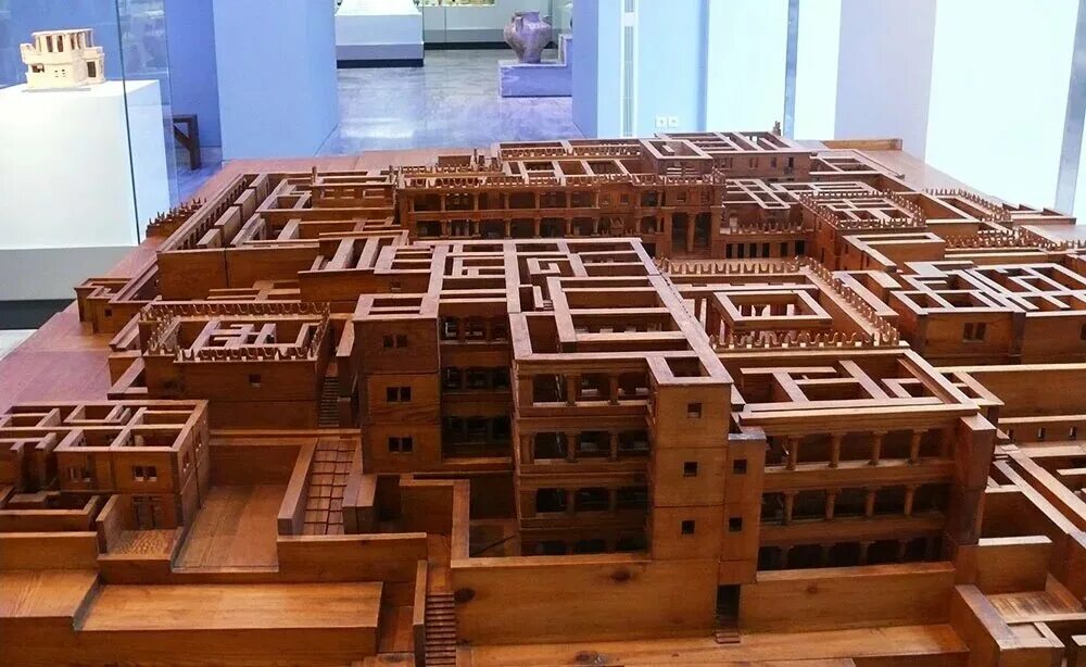 Кносский дворец-лабиринт царя миноса. Кносский дворец на крите лабиринт. Кносский дворец лабиринт минотавра. Лабиринт кносского дворца греция. Кносский дворец лабиринт минотавра.