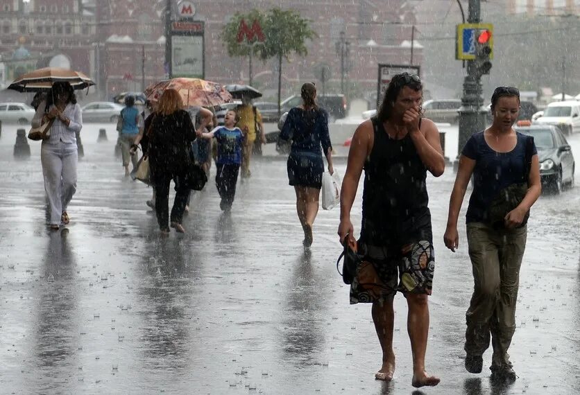 Сегодня. 17 Июля 2015. Суровое лето. Какая погода на улице. В Москве бутиитдождь.