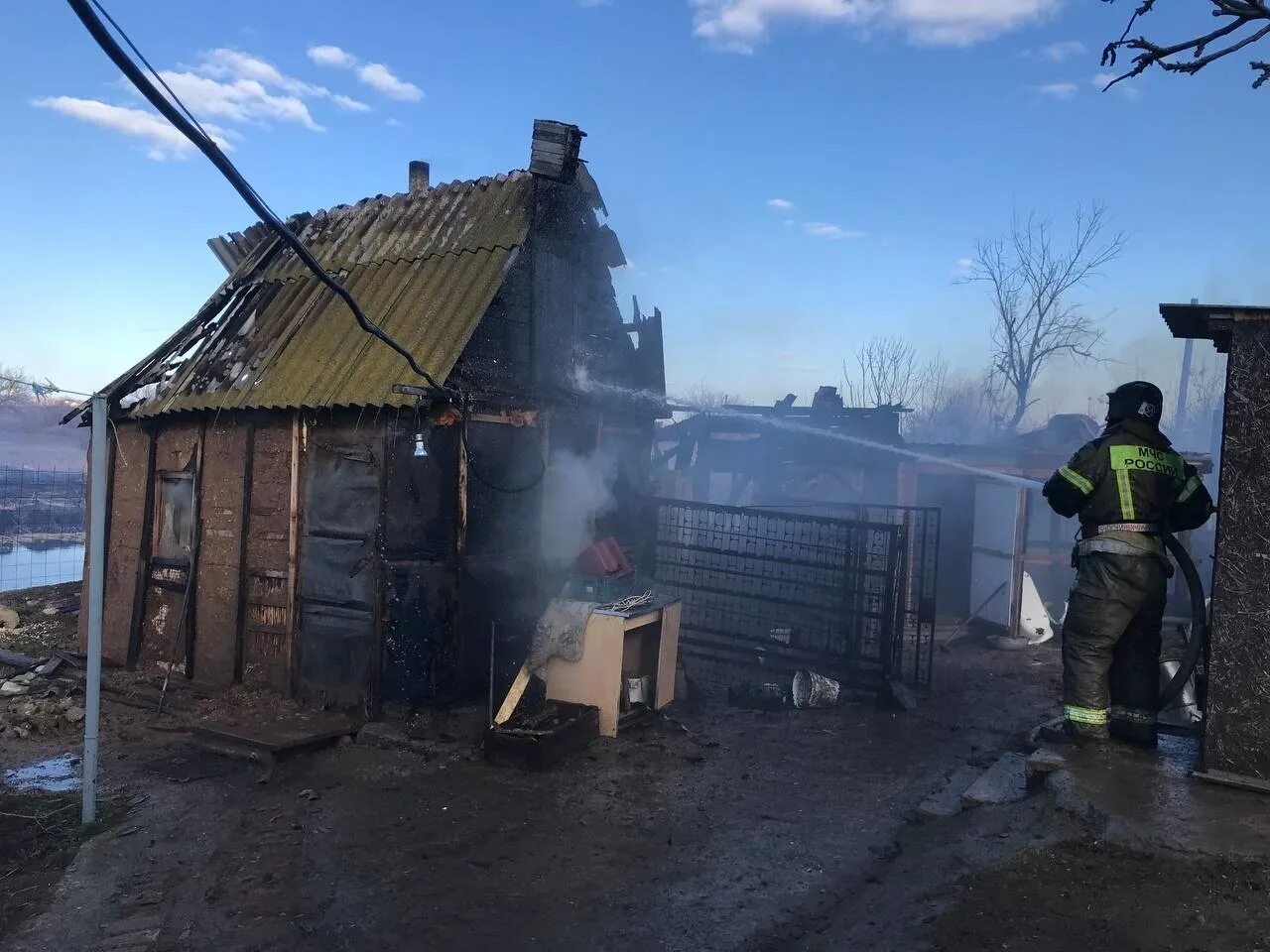 Пожар приволжском районе. Пожар приволжском районе. Дом ночью внутри без света. Пожар приволжском районе. Пожар приволжском районе.