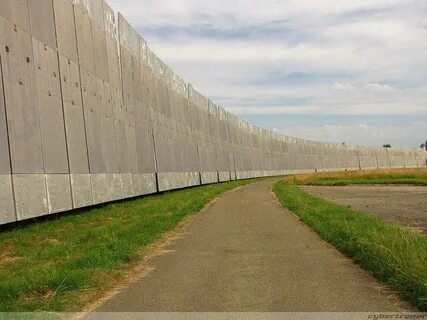 Қисық айналар патшалығы