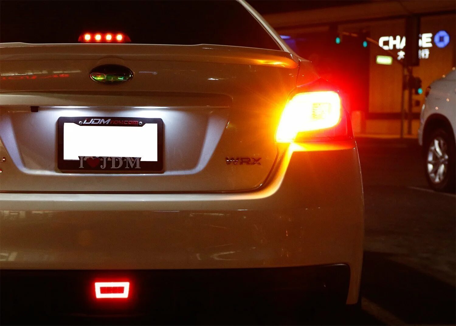 Turn after lights. Car turn lights ccd. blinker car turn. car turn signal which to use. blinker car turn on the road.