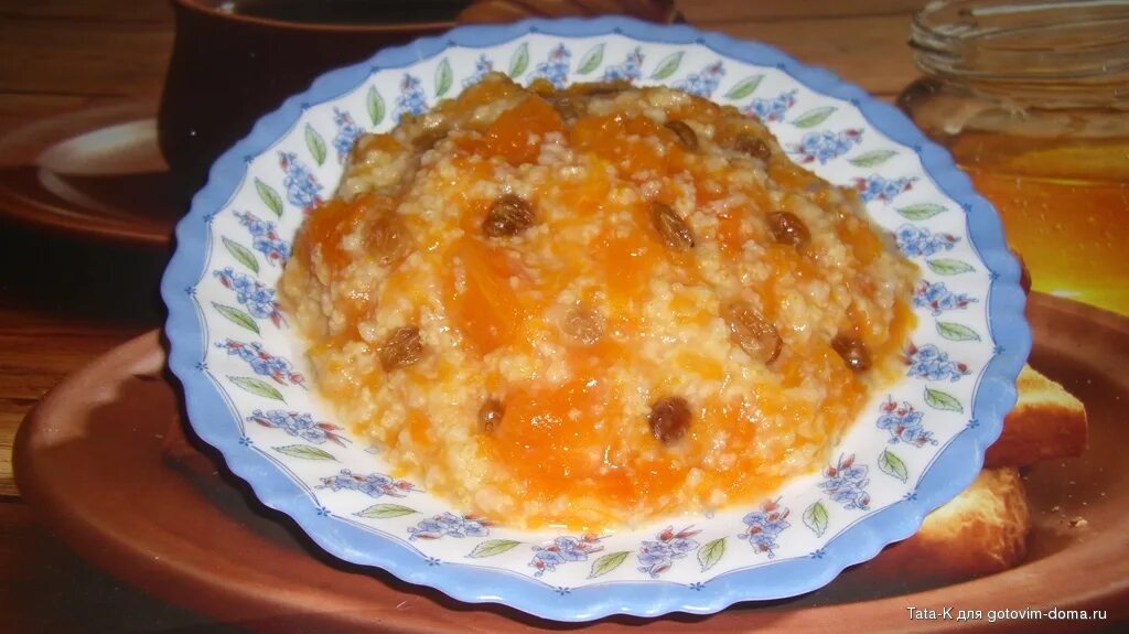 Каша из тыквы рецепты быстро с пшеном. Пшенная каша с изюмом в духовке. пшенная каша с изюмом. тыквенная каша с изюмом. калорийность пшенной каши с тыквой.